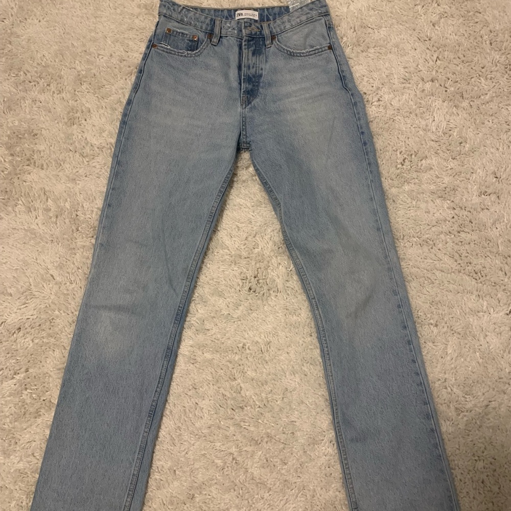 ZARA STRAIGHT LEG JEANS LIGHT MEDIUM WASH